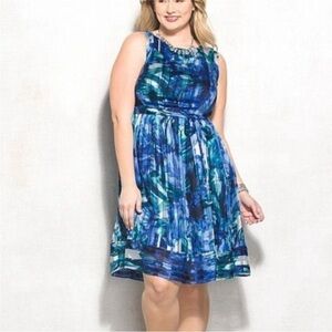 Luxe by Carmen Marc Valvo Blue
Patterned Dress size 14